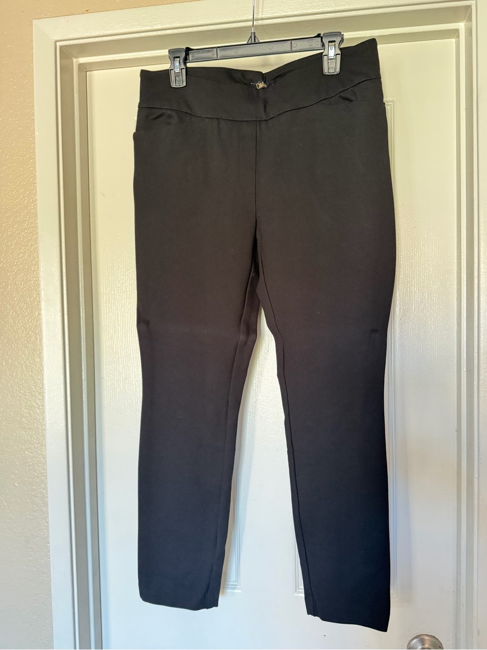 Dalia- women’s Black Slim Stretch Pants
